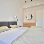 Modern With 2 Bedrooms Near Arena شقة بولا