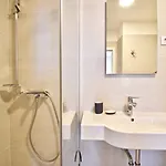 Modern With 2 Bedrooms Near Arena شقة *