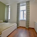 Modern With 2 Bedrooms Near Arena