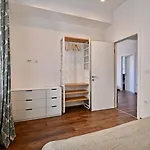 Modern With 2 Bedrooms Near Arena بولا