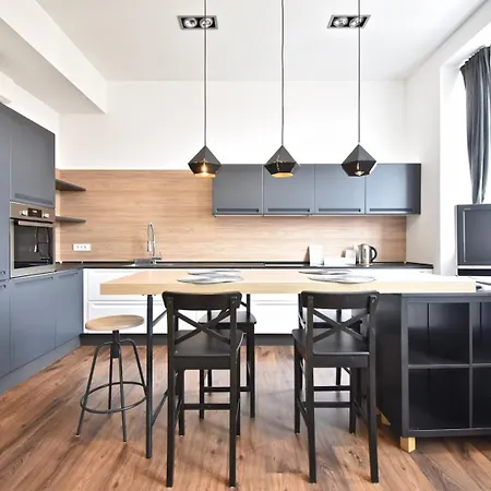Modern With 2 Bedrooms Near Arena 아파트 풀라