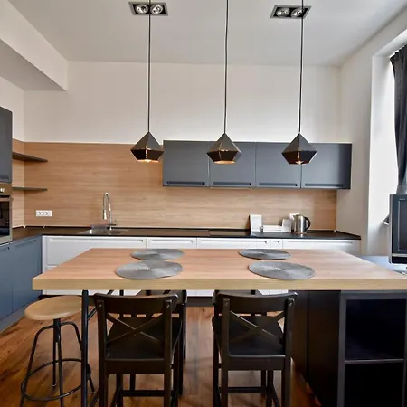 Modern With 2 Bedrooms Near Arena 풀라