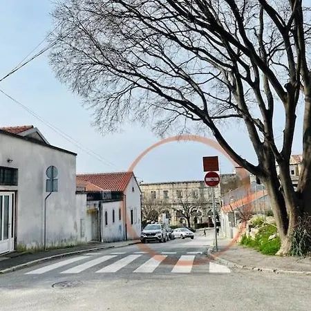 Modern With 2 Bedrooms Near Arena