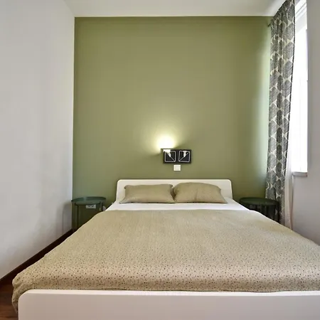 Modern With 2 Bedrooms Near Arena