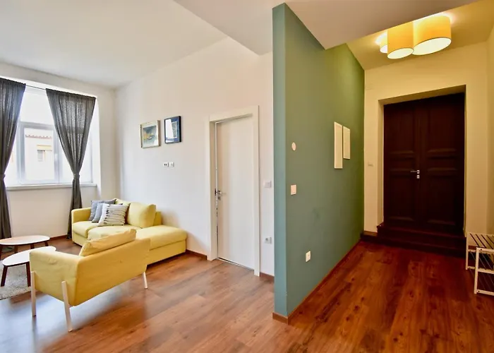 아파트 Modern With 2 Bedrooms Near Arena 풀라