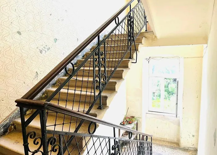 Modern With 2 Bedrooms Near Arena 아파트 *