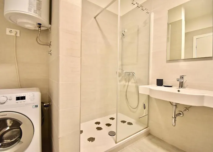 아파트 Modern With 2 Bedrooms Near Arena