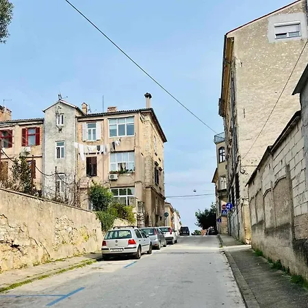 Modern With 2 Bedrooms Near Arena 아파트 *