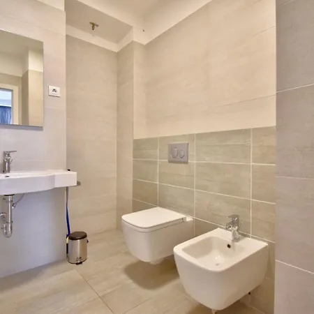 Апартаменты Modern With 2 Bedrooms Near Arena *