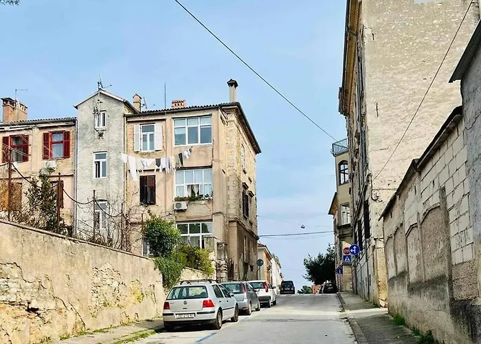 Modern With 2 Bedrooms Near Arena Apartment *