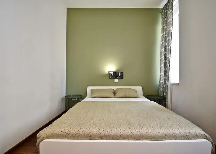 Modern With 2 Bedrooms Near Arena