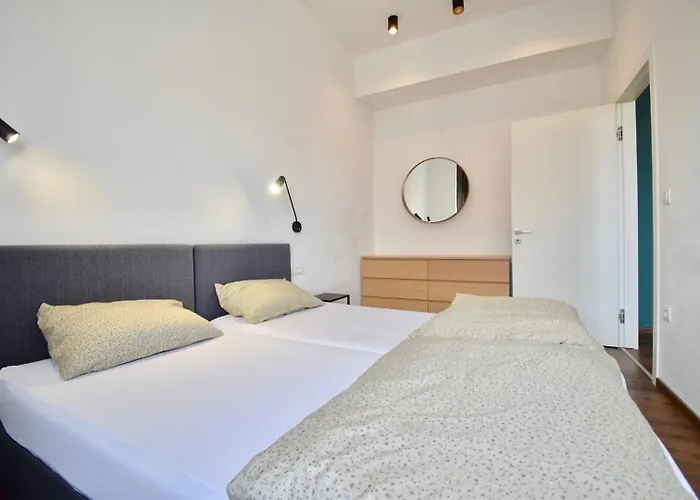 Modern With 2 Bedrooms Near Arena Apartmán Pula
