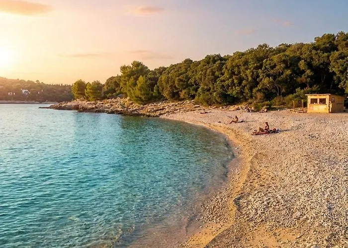 Apartment Modern With 2 Bedrooms Near Arena Pula